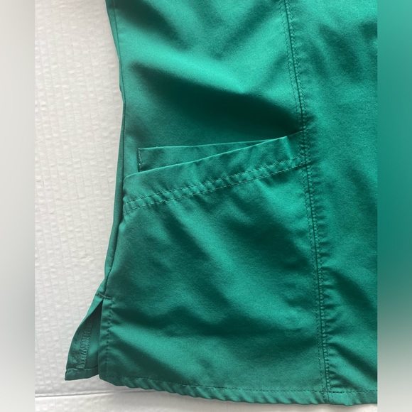 Barco One Scrub Set - Picture 8 of 14